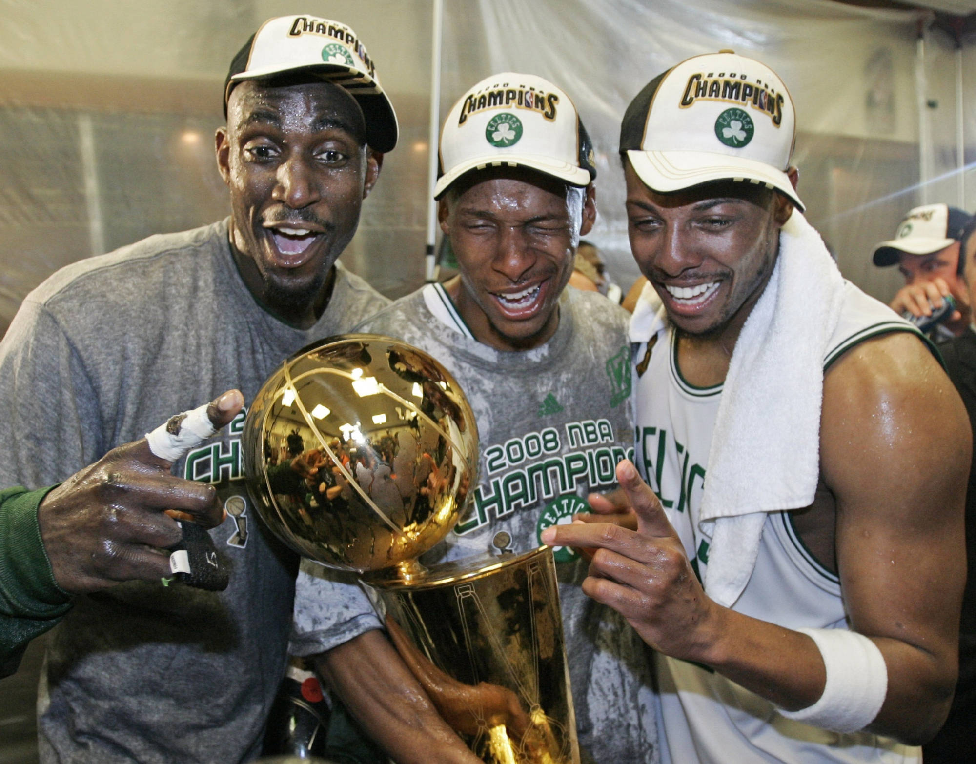 爱游戏体育平台 - 里程碑夜！迈阿密热火远射贴柱，CBA常规赛官宣日刷纪录，细节曝光，轮换策略被讨论