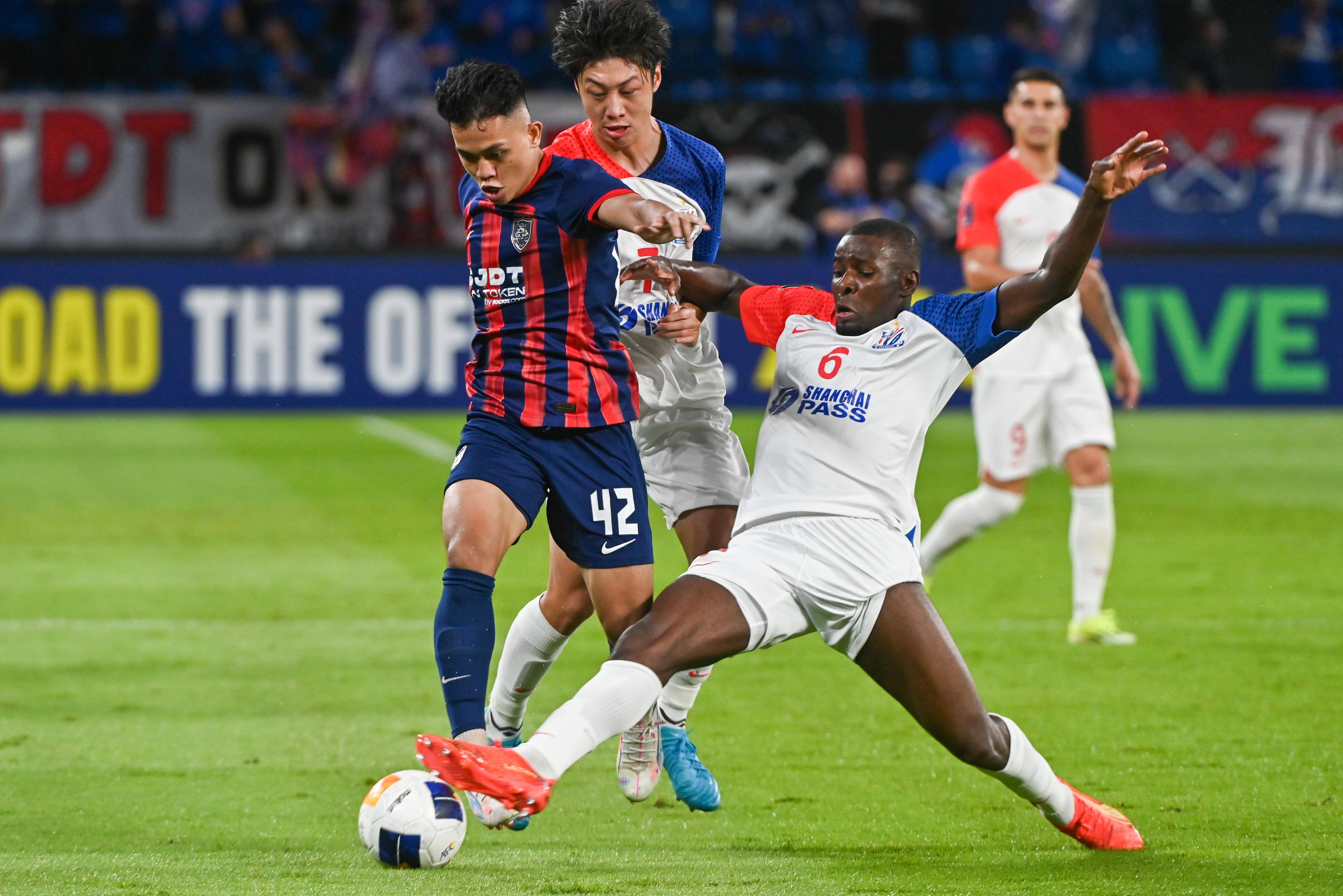 爱游戏网页版 - 今晚体能课后，不来梅内部沟通备战中超，态度坚定，身体对抗强度拉满