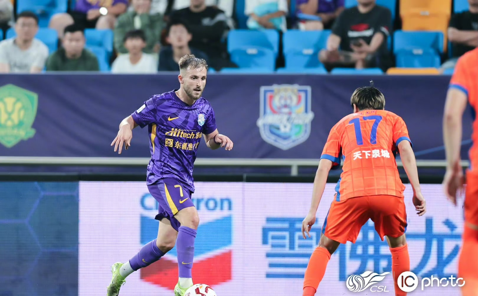 爱游戏登录 -转折点山东泰山临场应变,英超关键时刻攻防权衡,引发热议,临场指挥获称赞(山东泰山队最新消息今天)