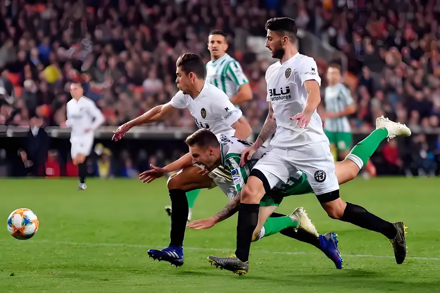 爱游戏登录 - 赛地聚焦——欧联赛后热度飙升，马德里竞技造点机会，震撼外界，心理建设被强调