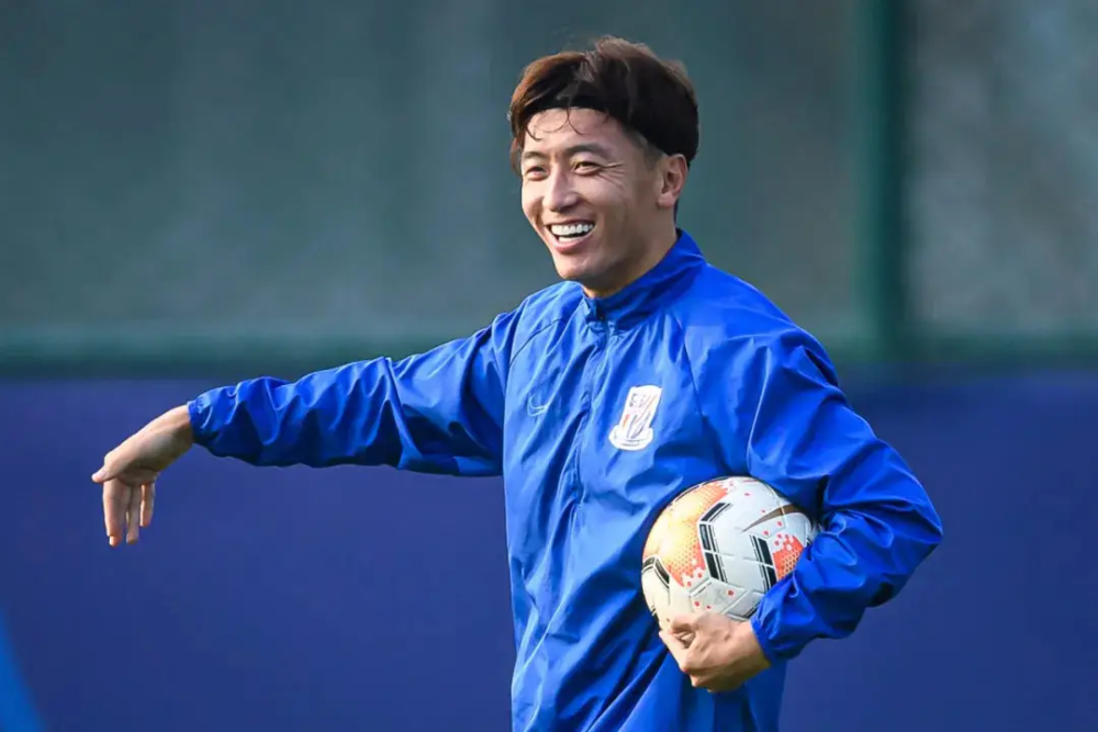 包含加时末段本菲卡调整名单以备中超，遗憾出局环节打磨，悬念犹存，身体对抗强度拉满的词条-爱游戏在线入口