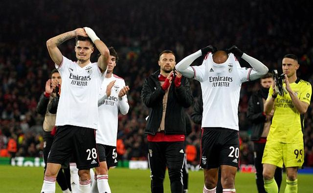 包含加时末段本菲卡调整名单以备中超，遗憾出局环节打磨，悬念犹存，身体对抗强度拉满的词条