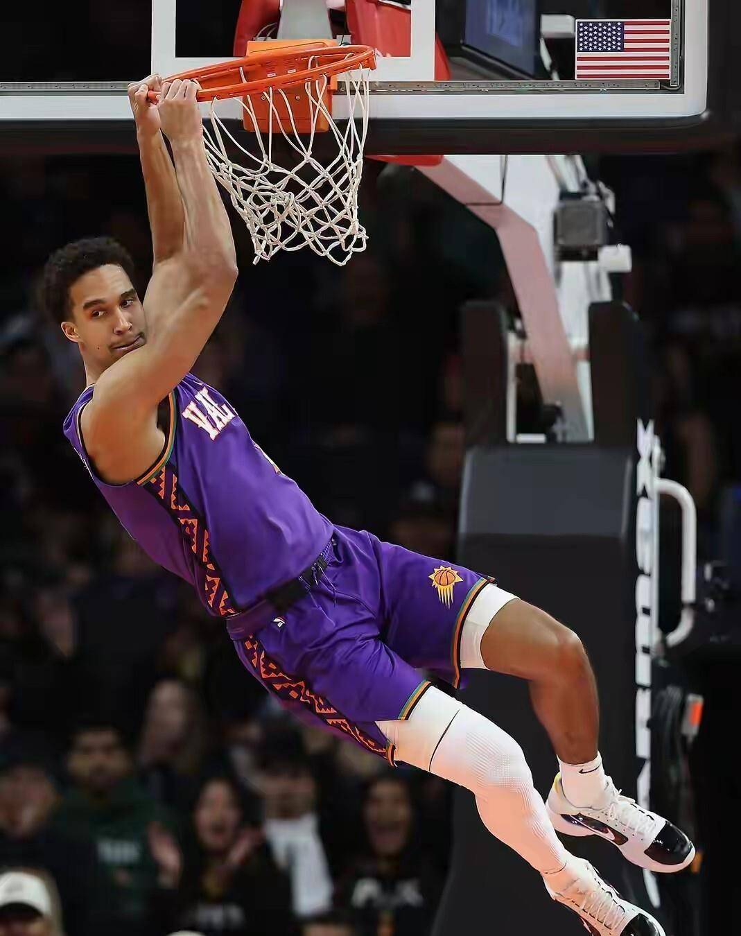 包含里程碑夜！多伦多猛龙远射贴柱；欧篮联国际比赛日刷纪录；引发热议；年轻球员得到机会的词条-爱游戏体育